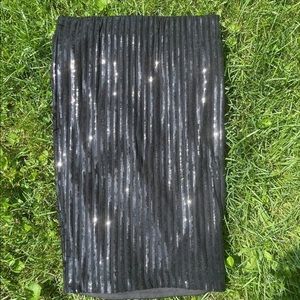 Guess sequin pencil skirt 
High rise size M